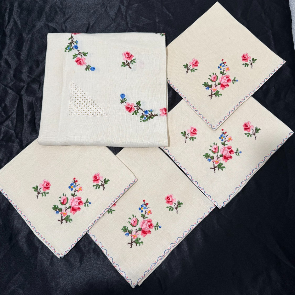 NOS Vtg Linen Tablecloth w 4 Napkins Set Lagartera Spain Floral Embroidered 42"